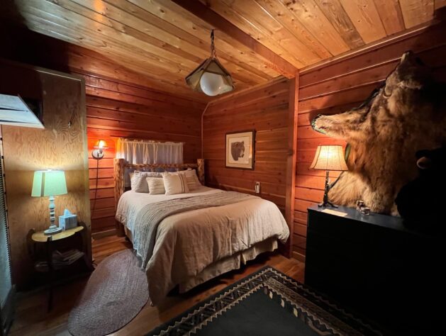 The Great Bear Cabin, Bear Creek Guest Ranch